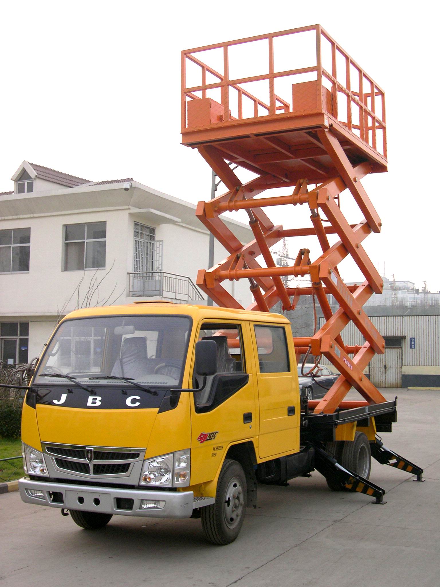 車載剪叉式高空作業平臺