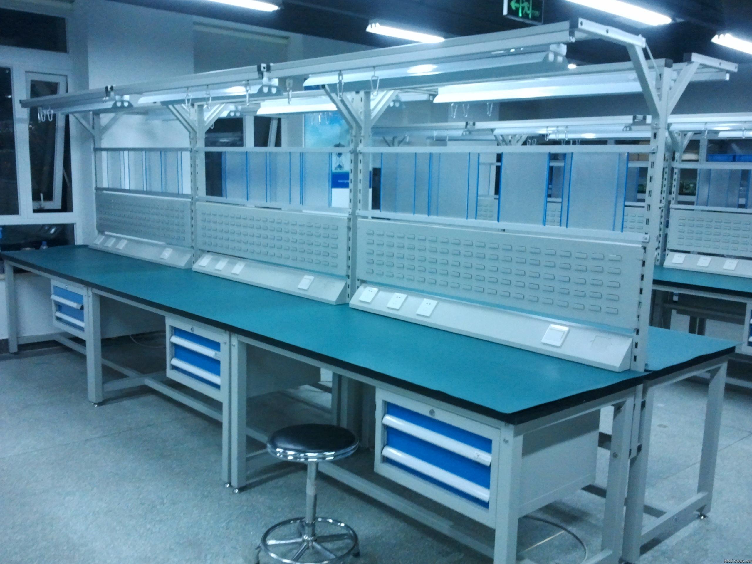 重型工作臺(tái)